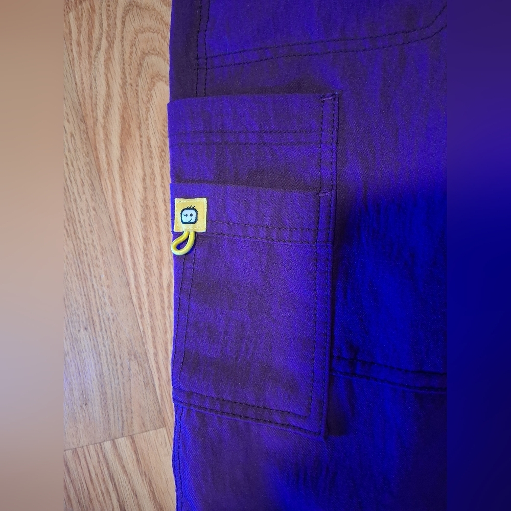 Wonder Wink Vibrant Purple Scrub Set - Picture 4 of 9